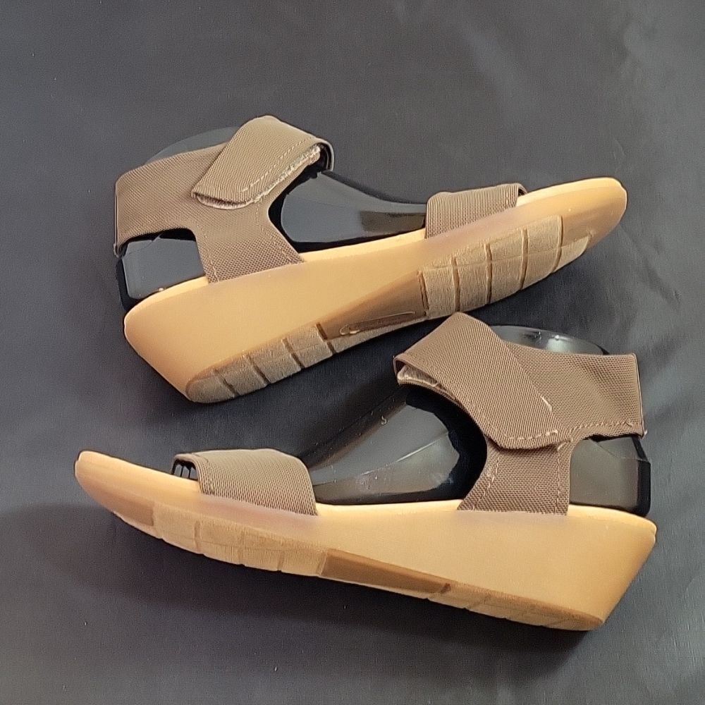 BRAND NEW BARETRAPS DOUBLE VELCRO STRAP OPEN TOE WOMEN"S SANDAL - Picture 8 of 13